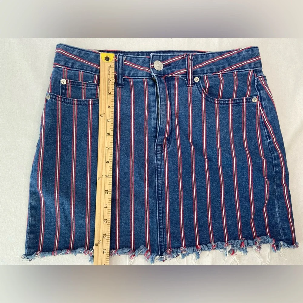 American Eagle Outfitters‎ Blue and Red Striped Mini Skirt Size 8.